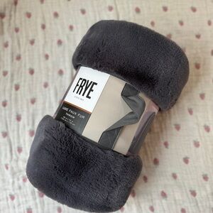 Frye Luxe Faux Fur Throw in Charcoal Gray